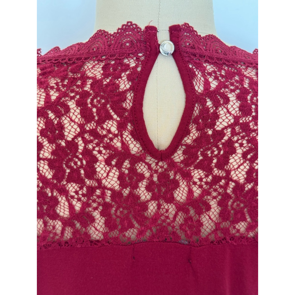 Women's Simply Styled stretch knit vneck Top XL Red Lace neckline and sleeves - Picture 4 of 9